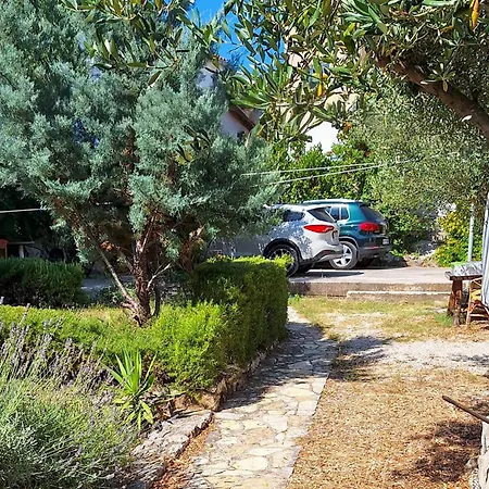 1 Bedroom Beautiful In Betina (Sibenik-Knin)