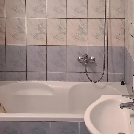 1 Bedroom Beautiful In *