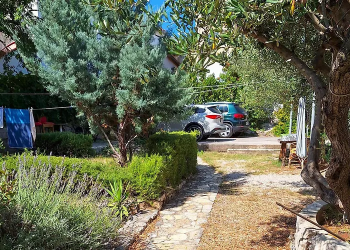 1 Bedroom Beautiful In Betina (Sibenik-Knin)