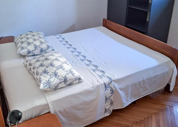 1 Bedroom Beautiful In 아파트 *