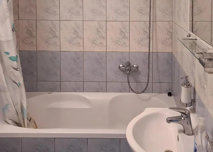 1 Bedroom Beautiful In *